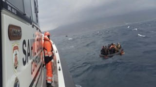 Ayvacık açıklarında 66 kaçak göçmen Sahil Güvenlik ekiplerince kurtarıldı