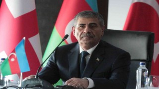 Azerbaycan Savunma Bakanı Hasanov: “Biz tüm komşu ülkelerle ilişkilerimizin ve işbirliğimizin gelişimine önem veriyoruz”