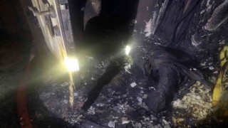 Bacadan çıkan yangın evi kül etti