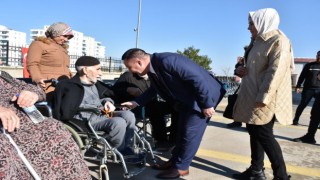 Bağlar Belediyesi, 25 engelli vatandaşa tekerlekli sandalye desteğinde bulundu