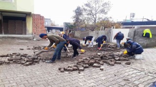 Bağlarda kaldırım yenileme çalışmaları sürüyor