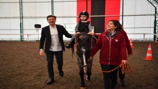 Bahçelievler Belediyesinden özel çocuklara “Atla Terapi” hizmeti