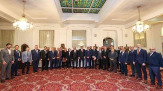 Bakan Çavuşoğlu, Cezayirde Türk iş adamlarıyla bir araya geldi