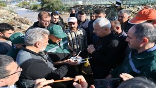 Bakan Kirişci, selden zarar gören sera ve tarım arazilerini inceledi
