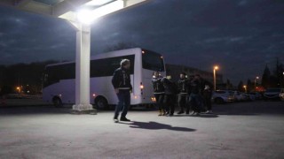 Bakan Soylunun yönettiği operasyonda gözaltına alınan şüpheliler sağlık kontrolünden geçiriliyor