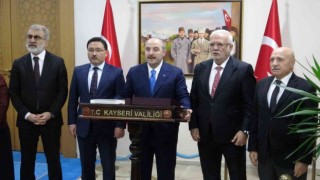 Bakan Varanktan Vali Çiçeke ziyaret