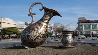 Bakır görünümlü obje Refahiye Kaymakamlığına hibe edildi