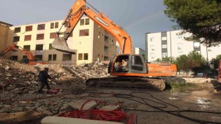 Balıkesirde 50 yıllık devlet hastanesi yıkılıyor