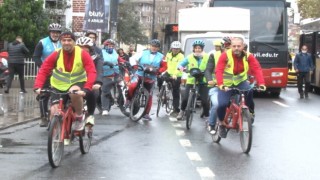 “Barikatsız Bir Dünya” için 15 kilometre pedal çevirdiler