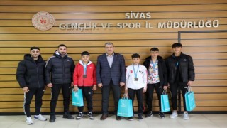 Başarılı sporcular ödüllendirildi