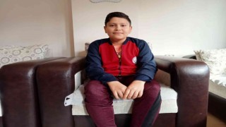 Başıboş köpeğin saldırısına uğrayan 12 yaşındaki çocuk ölümden döndü