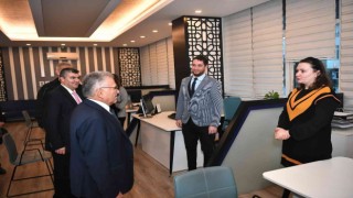 Başkan Büyükkılıç, Alo 153 ve Beyaz Masayı ziyaret etti