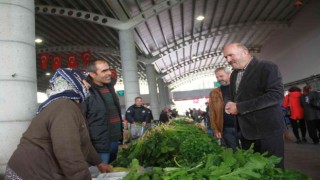 Başkan Ertürk pazaryerinde esnaf ve vatandaşlarla bir araya geldi