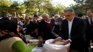 Başkan Esen vatandaşlara fasulye ikram etti