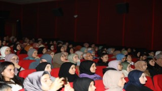Başkan Güder, öğrencilerle sinema etkinliğinde