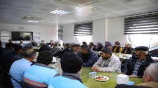Başkan Yücel, kız öğrenci yurdunda kalan öğrencilerin ailelerini dinledi