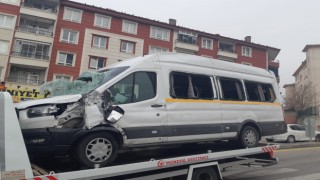 Başkentte okul servisi devrildi, faciadan dönüldü
