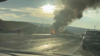 Batmanda seyir halindeki tır alev topuna döndü