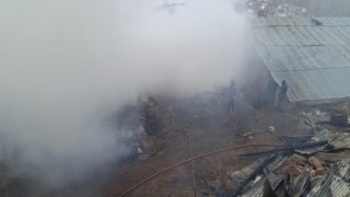 Bayburtta meydana gelen iki ayrı yangında 5 ev ile 1 ahırda hasar oluştu
