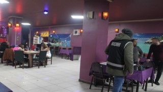 Bayburtta yılbaşı öncesi eğlence mekanları, alkol satış yerleri, pastaneler ve imalathaneler denetlendi