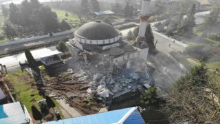 Bayram günlerinde köylülerin buluşma noktasıydı, yıkıldı