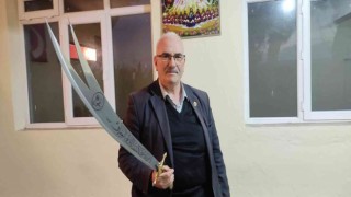 Bayramiçte cem evine Zülfikar kılıcı hediye edildi