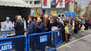 Bayrampaşada yapılan Balık Festivalinde 3 ton hamsi dağıtıldı