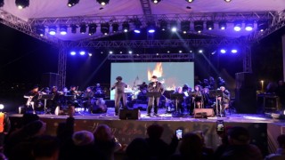 Belediye Meydanında yılbaşı konserleri