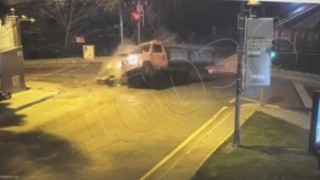 Beşiktaşta katliam gibi kaza kamerada: Sürücü camdan yola fırladı