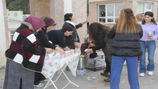 Beyşehirli kadınlardan üniversite öğrencilerine sıcak çorba ikramı