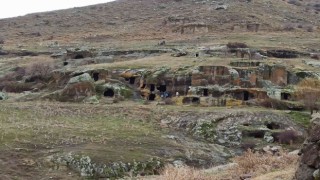 Bininler Kaya Evleri turizme açılmayı bekliyor