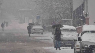 Bitlis de beyaza büründü: Kar kalınlığı 10 santimetreyi geçti