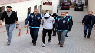 Boğazını keserek öldürdükleri şahsı yakan sanıkların yargılanmasına başlandı