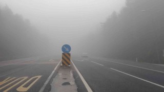 Bolu Dağında sis sürücülere zor anlar yaşattı