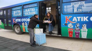 Bu otobüs ile bir haftada 1,2 ton atık toplandı