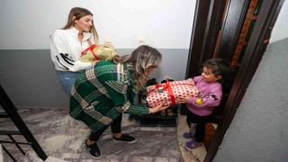 Bucal Belediyesinden çocuklara yılbaşı hediyesi