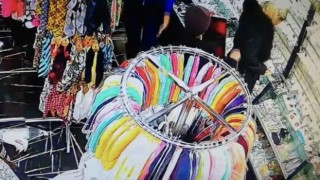 Bulgar turistlerin Edirnede cep telefonu hırsızlığı güvenlik kamerasına yansıdı