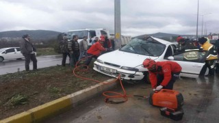 Burhaniyede kaza geçiren öğretmenler yaralandı