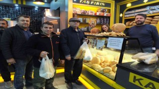 Burhaniyede ucuz ekmek kampanyasına yoğun ilgi