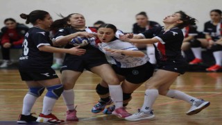 Bursa Büyükşehir Belediyespor sahasında takipçisi Aksaray Belediyesporuda mağlup etti