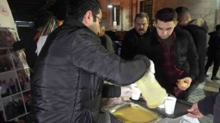 Bursada 6 yıl önce başlattıkları çorba geleneğiyle gönüllere dokundular