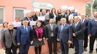 Bursada Aile Okuluna katılan veliler sertifikalarını aldı