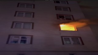 Bursada ev alev alev yandı..Komşusu film izler gibi izledi
