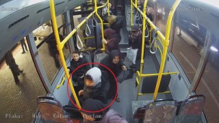 Bursada halk otobüsündeki hırsızlık anı kameralarda