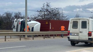 Bursada tır devrildi: 1 yaralı