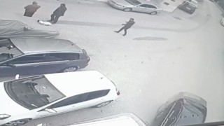 Bursada virajı alamayan sürücü, park halindeki otomobile böyle çarptı