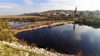 Büyük Menderes Nehri çöp akıyor