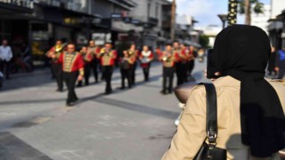 Büyükşehir Bandosu yeniden Atatürk Caddesinde