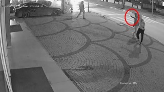 Caddenin ortasında kavga ettiği şahsı gözünü kırpmadan böyle öldürdü