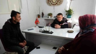 Çalıştığı fabrikadan gelinliğiyle çıktı